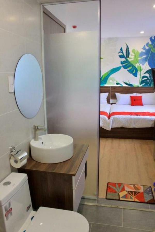 Reddoorz Plus @ Tran Quang Khai Street Хошимин Экстерьер фото